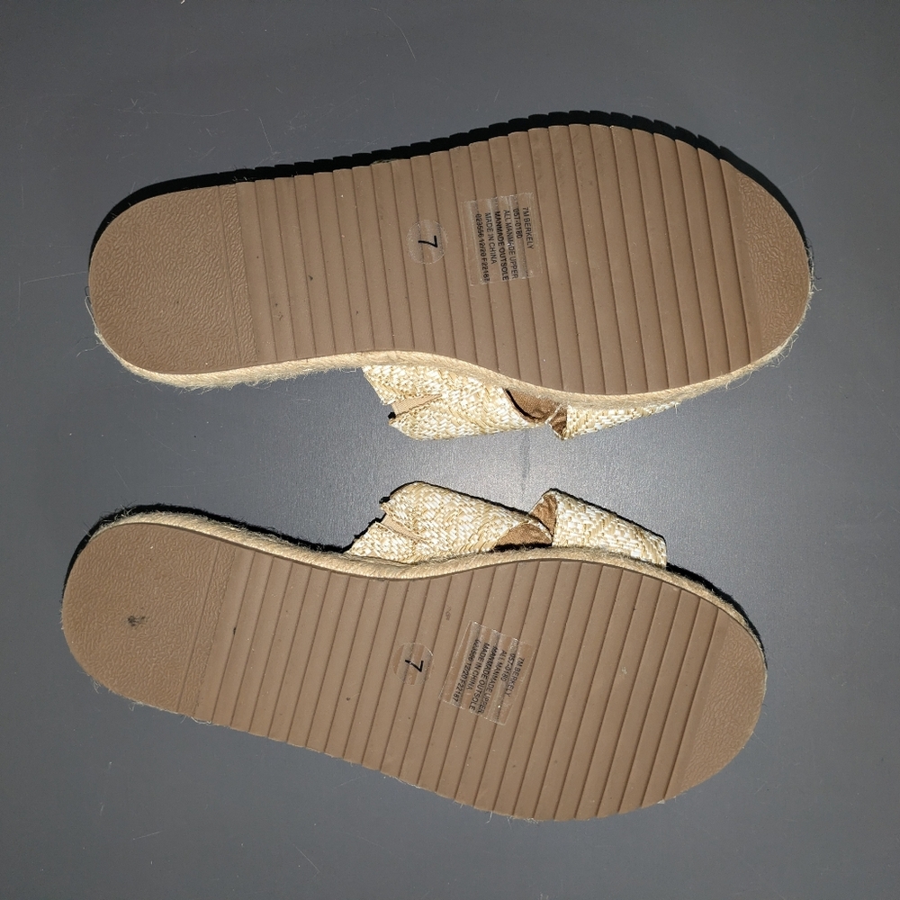 a.n.a. Berkely Natural White Cross Strap Sandals Slides Espadrille Size 7M - Picture 2 of 3